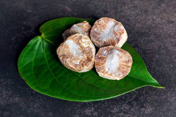 Tips Sehat Cara Menggunakan Daun Sirih sebagai Obat Alami
